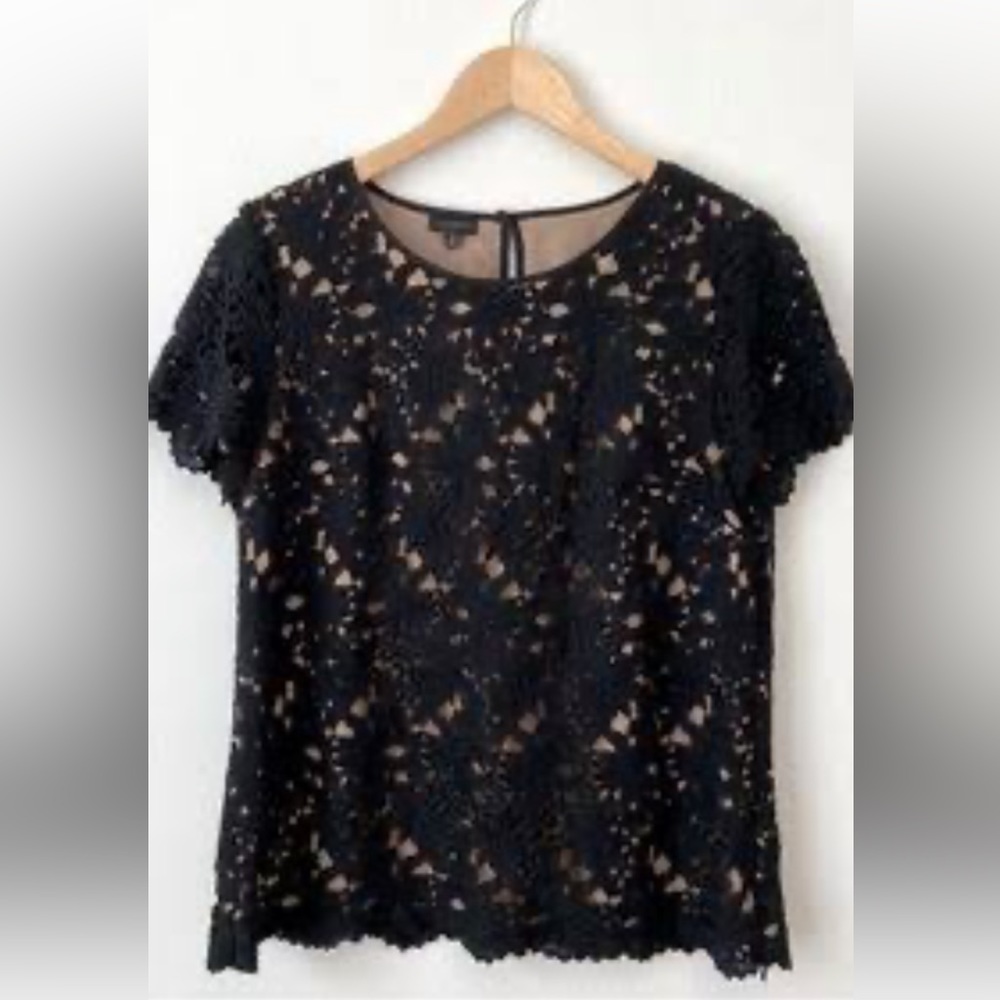 Talbots NWOT black and tan embroidered short sleeve blouse w/side zip.